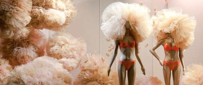 How To Create Fascinating Product Displays & Window Displays With A Small Budget - Mannequin Mall