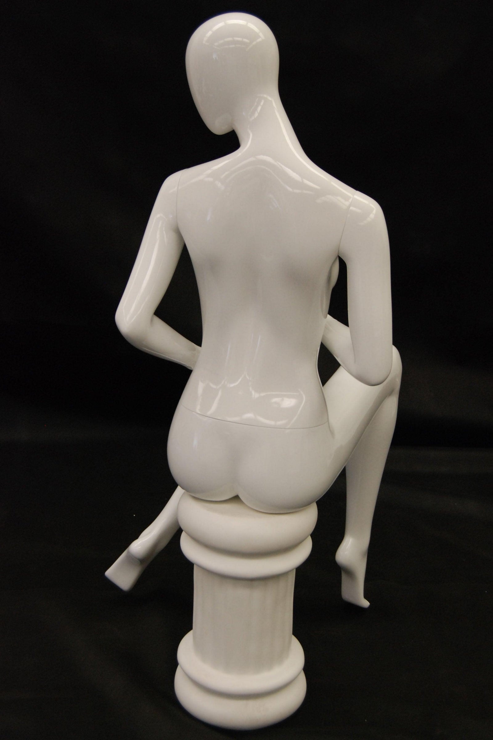 EGGHEAD FEMALE SITTING MANNEQUIN MM-RC9 - Mannequin Mall