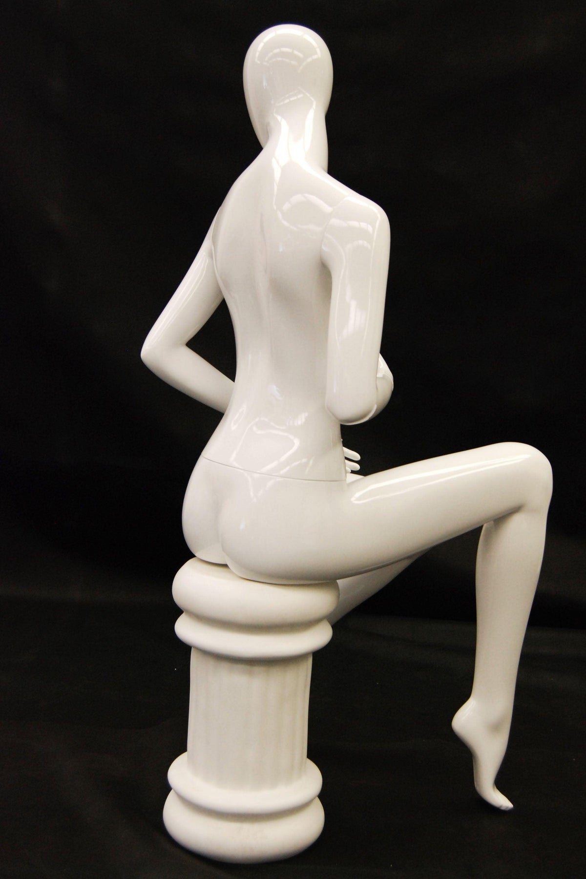 EGGHEAD FEMALE SITTING MANNEQUIN MM-RC9 - Mannequin Mall