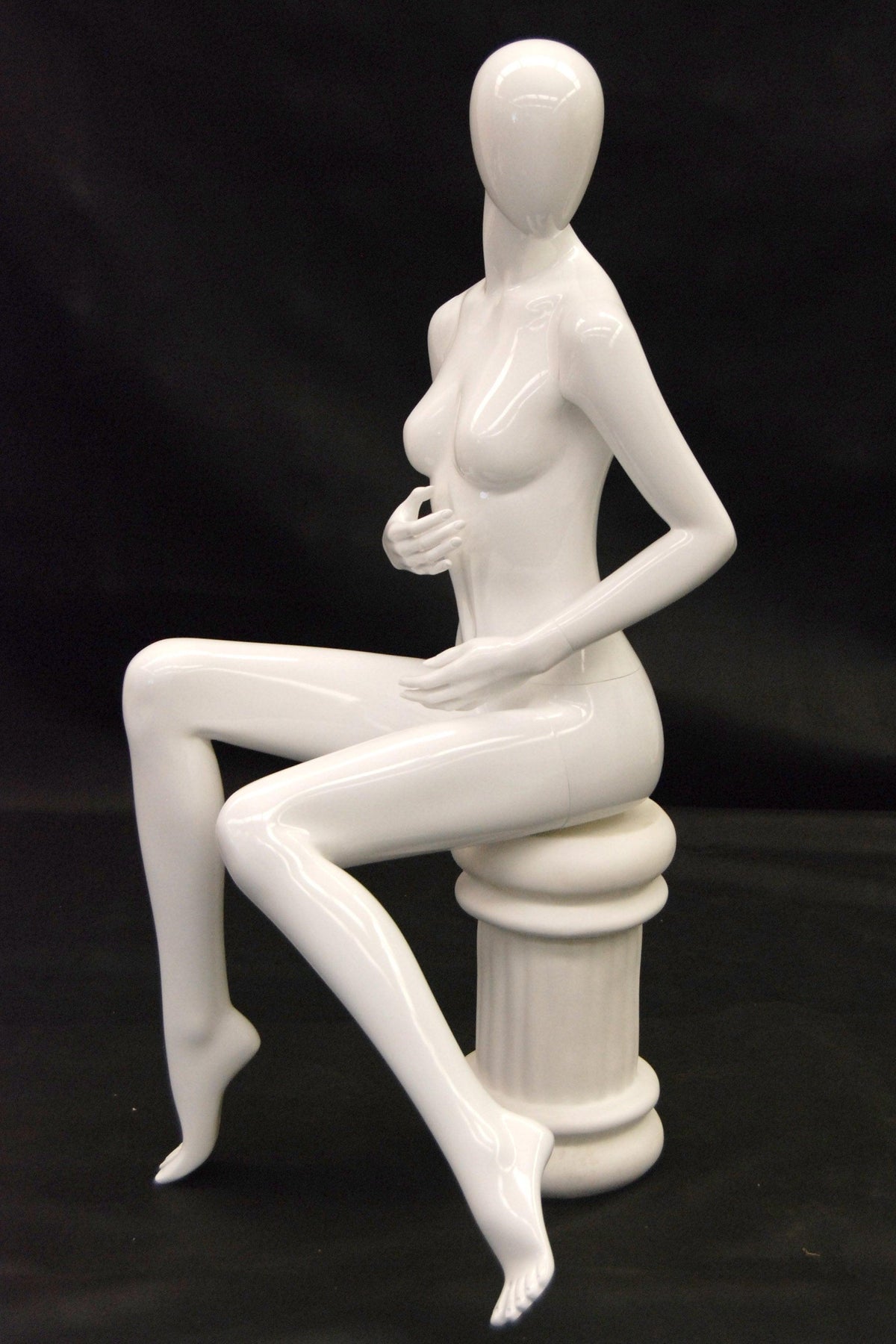 EGGHEAD FEMALE SITTING MANNEQUIN MM-RC9 - Mannequin Mall