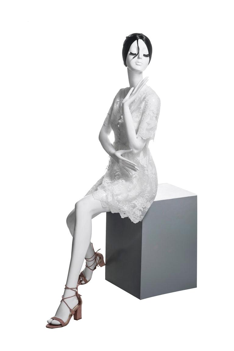 Gloss White Abstract Egg Head Female Mannequin MM-OZIW4