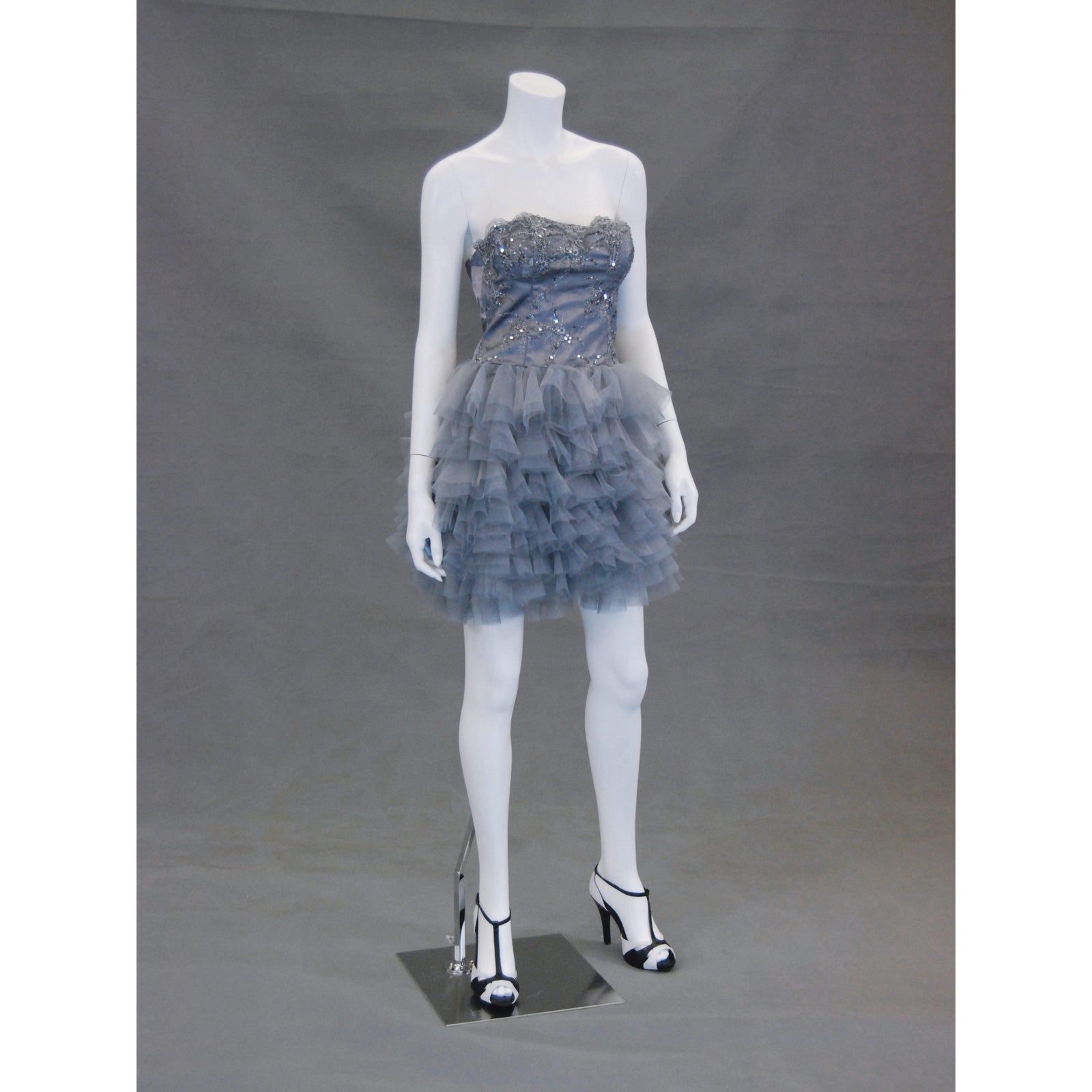 Headless Female Mannequin MM-RA3BW1 - Mannequin Mall